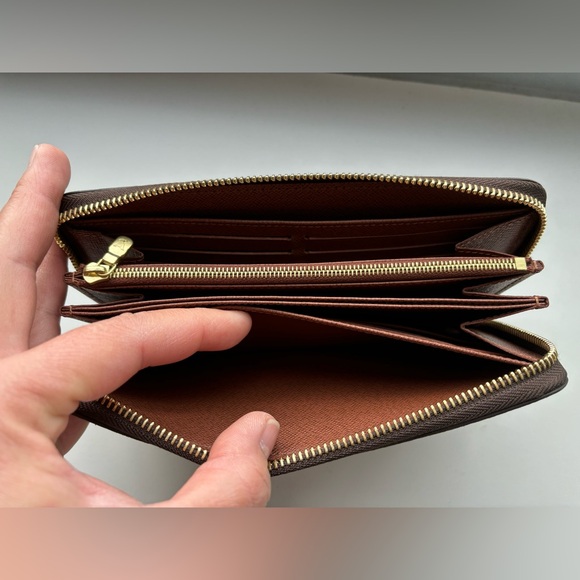 Louis Vuitton monogram Zippy Wallet - Picture 10 of 14